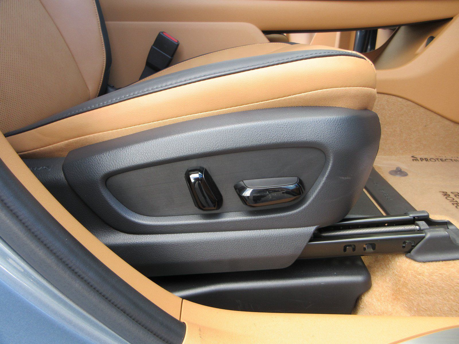 Used 2023 Lexus RZ 450e Premium w/ Technology Package AWD/4WD image 25