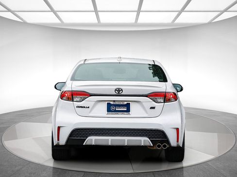 Used 2022 Toyota Corolla SE image 3