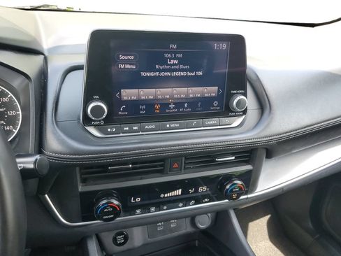 Used 2025 Nissan Rogue SV AWD/4WD image 14