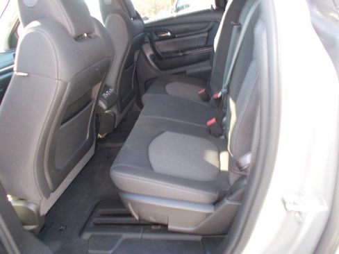 Used 2015 Chevrolet Traverse LT w/ Style and Technology Package image 7