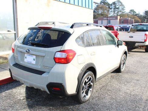 Used 2017 Subaru Crosstrek 2.0i Premium image 9