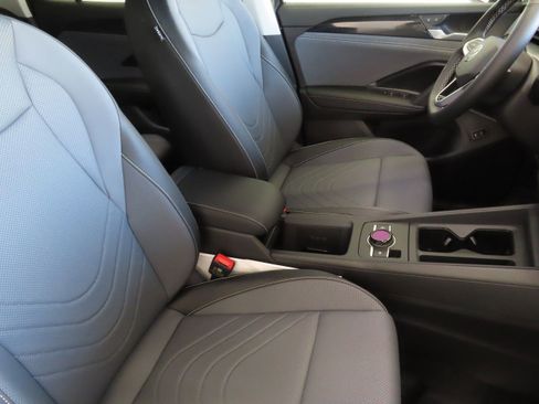 New 2026 Volkswagen Tiguan SE image 27