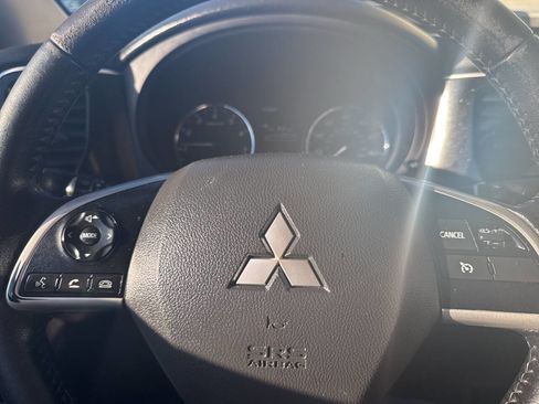 Used 2015 Mitsubishi Outlander SE image 22