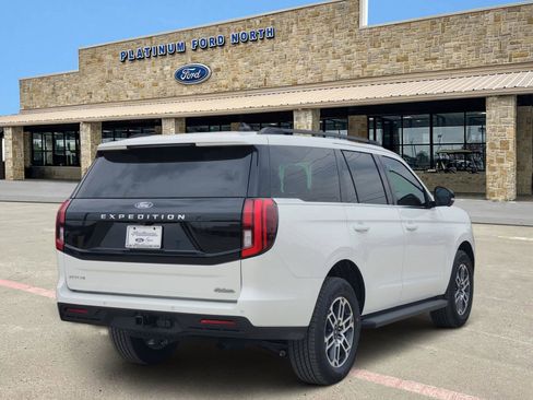 New 2026 Ford Expedition Active image 5