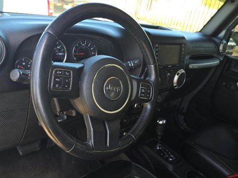 Used 2015 Jeep Wrangler Unlimited Sahara w/ Connectivity Group image 13