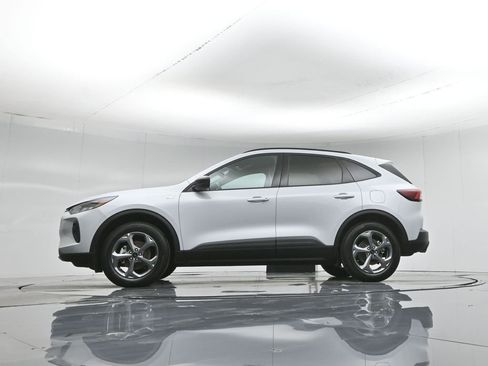 Certified 2025 Ford Escape ST-Line AWD/4WD image 8