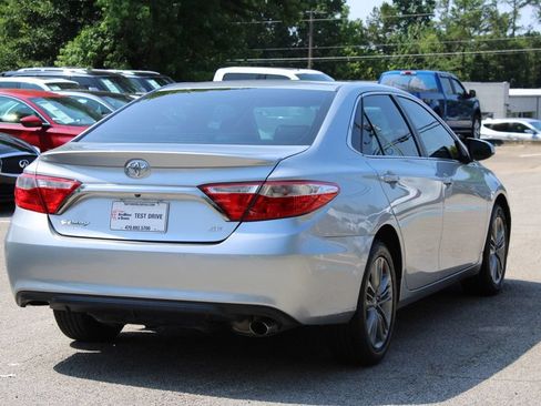 Used 2017 Toyota Camry SE FWD image 7