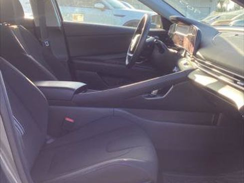 Used 2025 Hyundai Elantra SEL FWD image 18