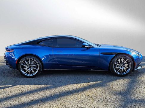 Used 2020 Aston Martin DB11 Coupe image 2