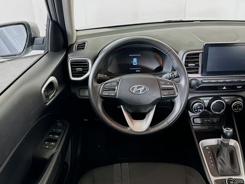 Used 2025 Hyundai Venue SEL FWD image 18
