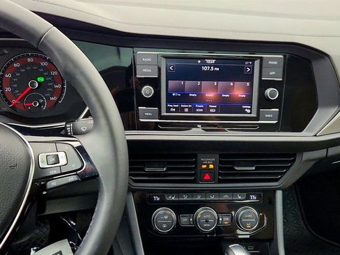 Used 2020 Volkswagen Jetta SE w/ SE Cold Weather Package FWD image 17