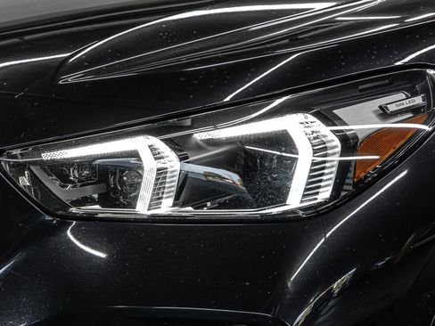 Used 2023 BMW X1 xDrive28i w/ M Sport Package image 9