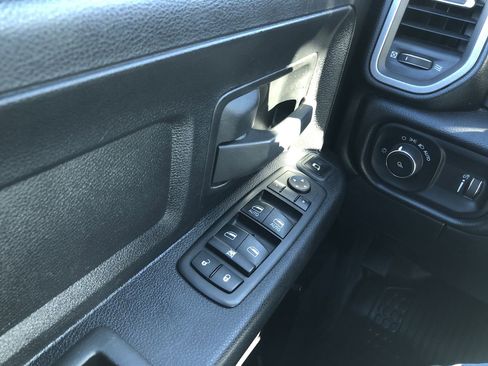 Used 2024 RAM 3500 Tradesman w/ Chrome Appearance Group image 20