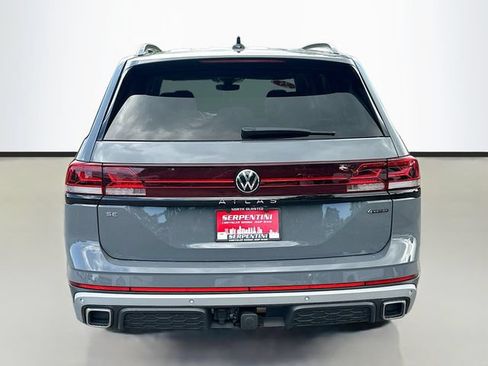 Used 2025 Volkswagen Atlas Peak Edition SE AWD/4WD image 7