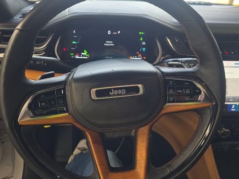 Used 2023 Jeep Grand Cherokee Summit AWD/4WD image 8
