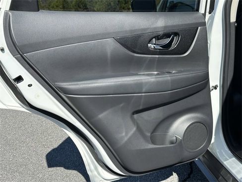 Certified 2020 Nissan Rogue SV image 23