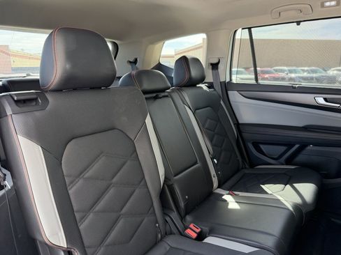 Used 2024 Volkswagen Atlas Peak Edition SE AWD/4WD image 42