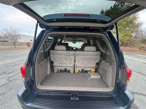 Used 2005 Toyota Sequoia Limited image 28