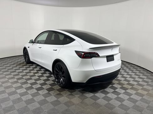 Used 2022 Tesla Model Y Performance AWD/4WD image 3