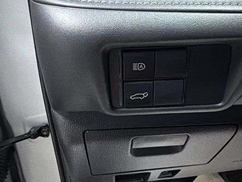 Used 2021 Toyota Highlander LE FWD image 14