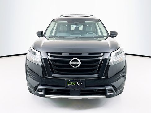 Used 2023 Nissan Pathfinder SL w/ Black Appearance Package AWD/4WD image 2