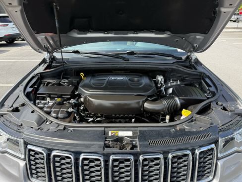 Used 2018 Jeep Grand Cherokee Limited AWD/4WD image 29