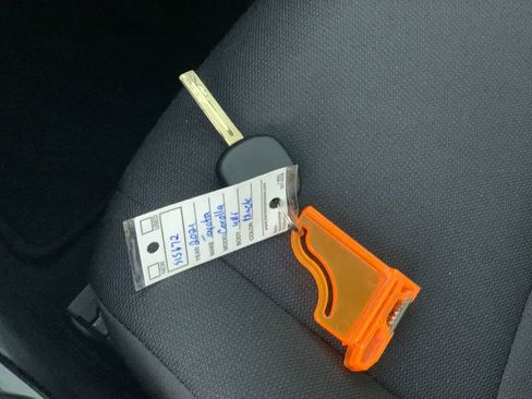 Used 2021 Toyota Corolla LE image 37