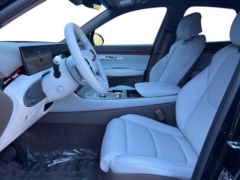 New 2026 Genesis GV70 2.5T Advanced image 9