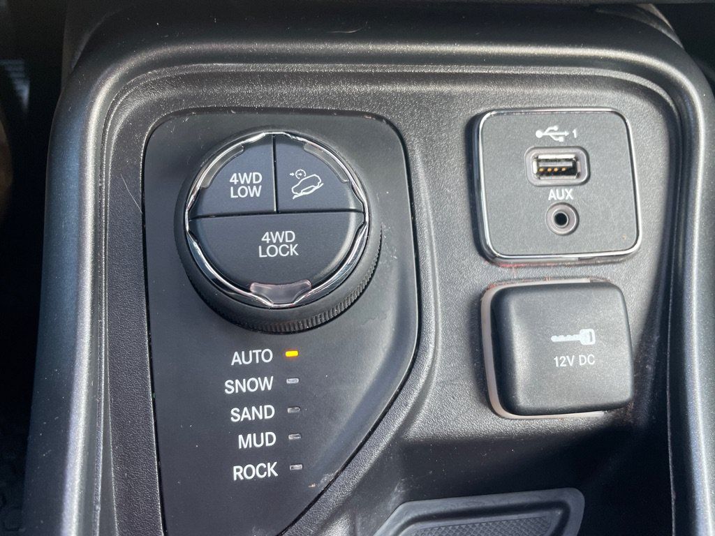 Used 2020 Jeep Compass Trailhawk AWD/4WD image 27