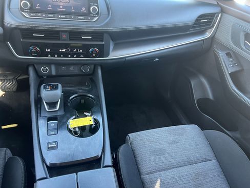 Used 2023 Nissan Rogue SV image 32