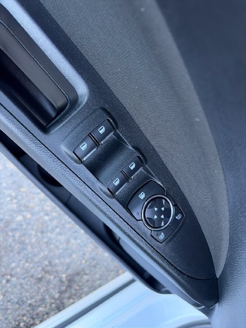Used 2019 Ford Fusion SE FWD image 26