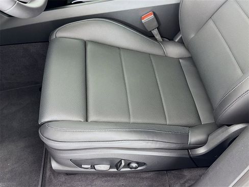 New 2025 Porsche Macan Electric image 13