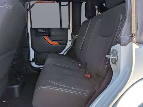 Used 2015 Jeep Wrangler Unlimited Sahara w/ Connectivity Group AWD/4WD image 13