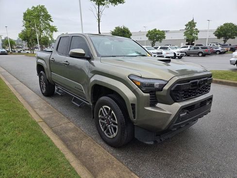 Used 2024 Toyota Tacoma TRD Sport AWD/4WD image 3