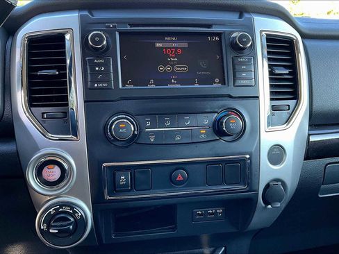 Used 2019 Nissan Titan SV image 6