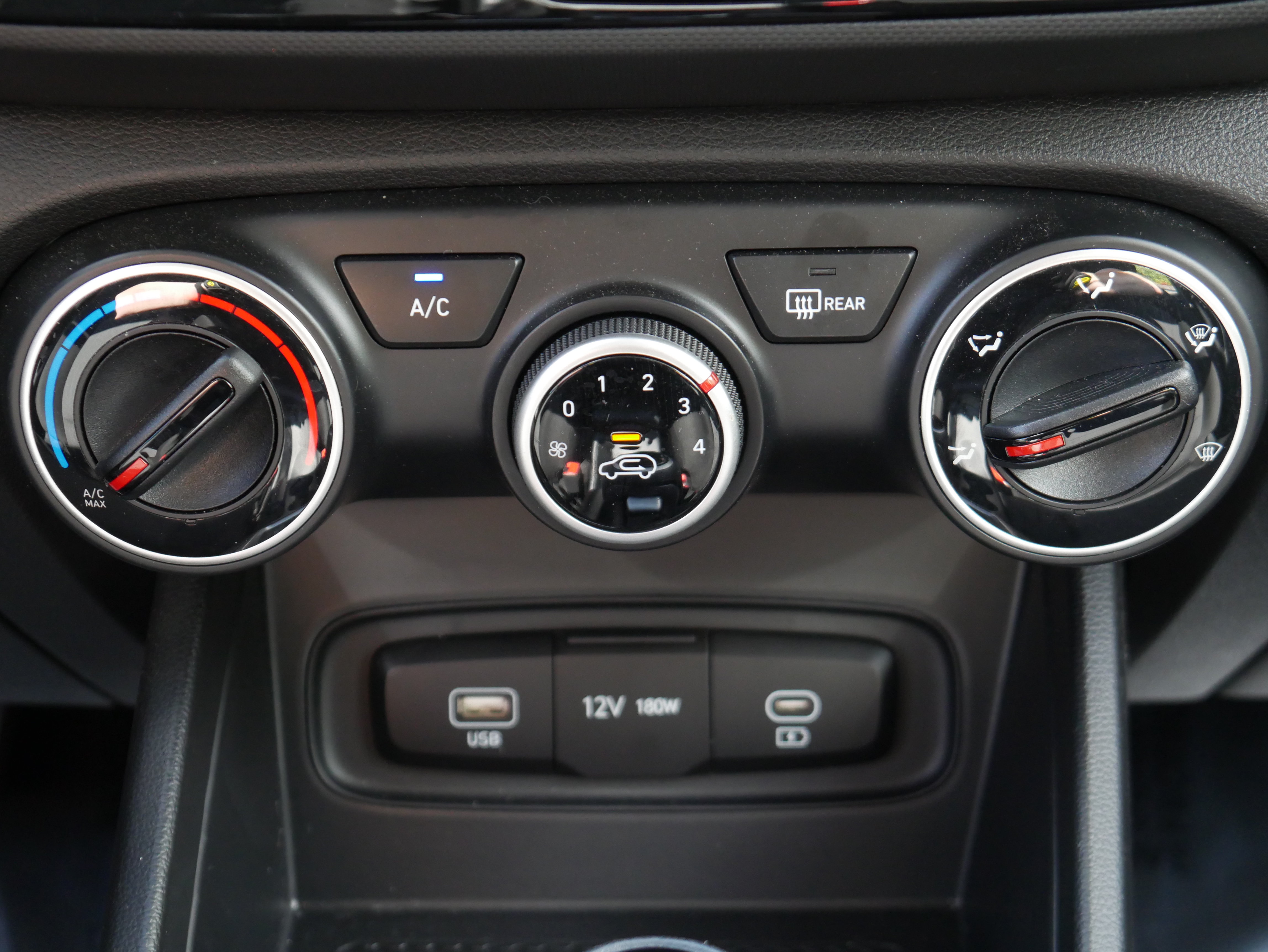 Used 2026 Hyundai Venue SE FWD image 18