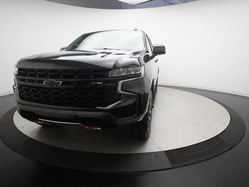 Used 2023 Chevrolet Suburban Z71 w/ Luxury Package AWD/4WD image 12