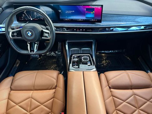 Used 2023 BMW 740i image 14