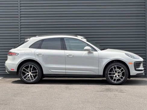 Certified 2025 Porsche Macan AWD/4WD image 8