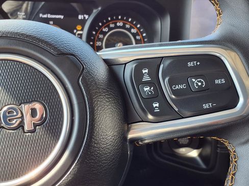 Certified 2025 Jeep Wrangler Sahara image 15