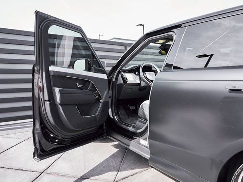 Used 2025 Land Rover Range Rover Sport Dynamic SE image 56