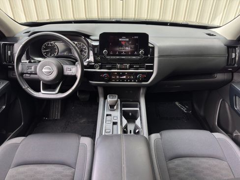Used 2024 Nissan Pathfinder SV w/ SV Premium Package FWD image 12