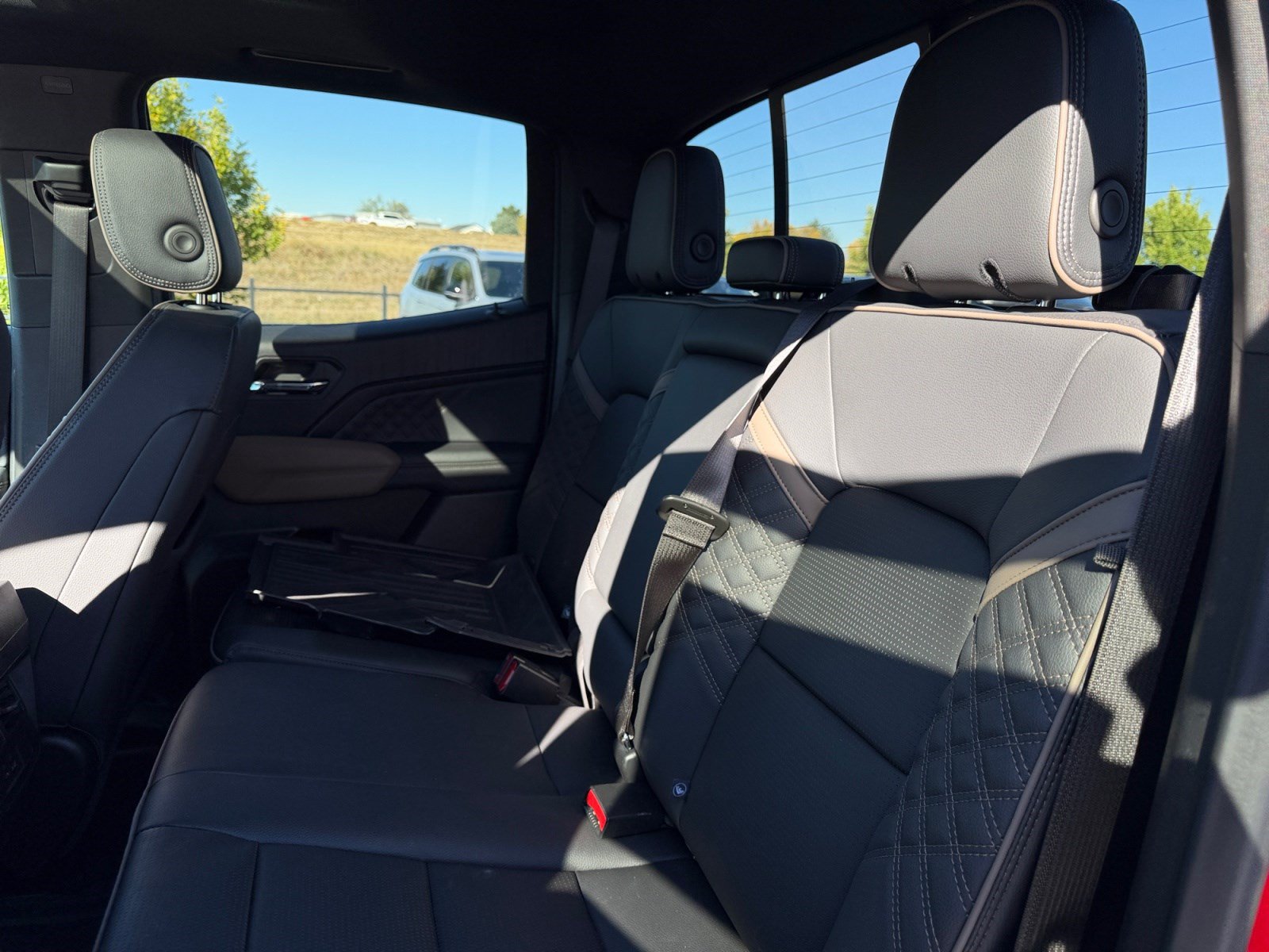 Used 2024 GMC Canyon Denali AWD/4WD image 17