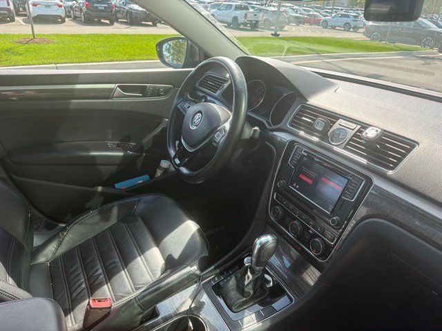 Used 2016 Volkswagen Passat 1.8T SEL Premium FWD image 13