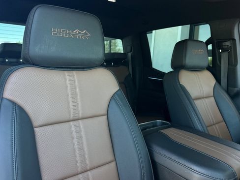 Used 2024 Chevrolet Silverado 1500 High Country w/ Technology Package AWD/4WD image 16