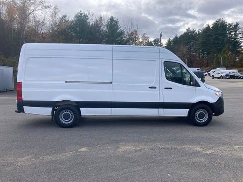 Used 2022 Mercedes-Benz Sprinter 2500 image 8