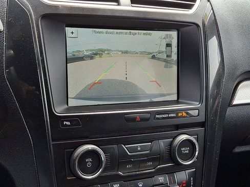 Used 2018 Ford Explorer XLT w/ Equipment Group 202A AWD/4WD image 21