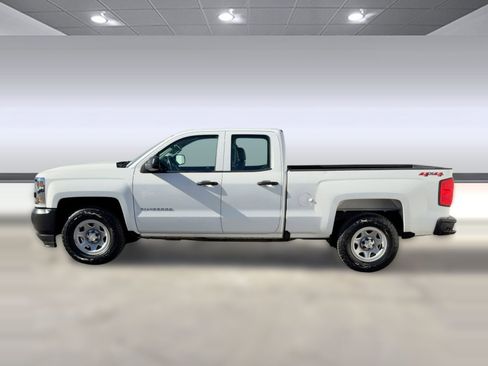 Used 2018 Chevrolet Silverado 1500 W/T w/ Trailering Package image 2