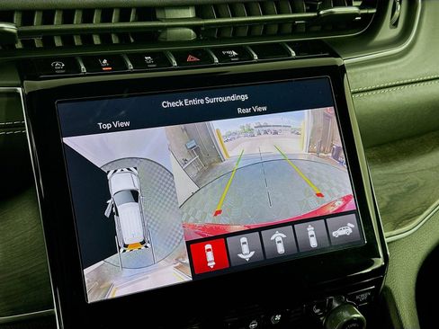 Used 2022 Jeep Grand Cherokee Overland AWD/4WD image 14