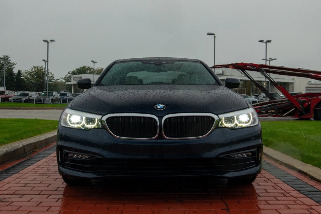 Used 2018 BMW 540i xDrive w/ Premium Package AWD/4WD image 2